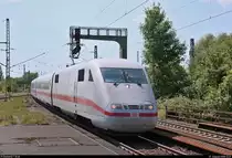 401 052-6 (Tz 152  Hanau ) als unbekannter ICE Richtung Hamburg erreicht den Bahnhof Uelzen auf Gleis 102.
[7.8.2018 | 13:31 Uhr]
