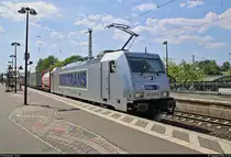 Containerzug mit 386 033-5 der Metrans a.s. durchfährt den Bahnhof Uelzen auf Gleis 102 Richtung Lüneburg.
[7.8.2018 | 13:36 Uhr]