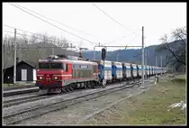 363-008 mit Güterzug in Kresnice am 11.02.2019.