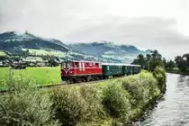 Vs 72 fährt mit dem Sdz 3390 (Zell am See - Krimml), bei Lengdorf vorüber.
Aufgenommen am 8.9.2018.