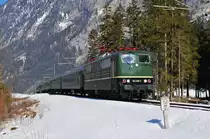 Die 151 038-7 am kurz nach der Station Hallthurm in Richtung Berchtesgaden 23.02.2019
mit dem Sonderzug aus Nördlingen. 