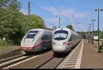 Kleines Treffen der Generationen:
412 011 (Tz 9011) als ICE 881 von Hamburg-Altona nach München Hbf trifft auf (im Nachschuss) 411 ??? als ICE 1180 (Linie 25) von München Hbf nach Hamburg-Altona im Bahnhof Uelzen.
[7.8.2018 | 14:22 Uhr]
