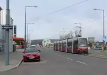Wien Wiener Linien SL 26 (B 610) XXI, Floridsdorf, Jedlesee, Prager Straße / Rasmussengasse am 12. Feber / Februar 2019. - Die kurze Jedleseer Seitenstraße Rasmussengasse erhielt 1939 ihre Bezeichnung nach dem dänischen Ethnologen und Grönlandforscher Knud Rasmussen (1879 bis 1939).