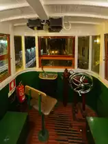 Führerstand eines Wagens des Ascensor da Glória. (Lissabon, Januar 2017)