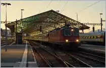 Die SBB Re 4/4 11197 wartet mit ihrem IR 90 1908 in Lausanne auf die Weiterfahrt nach Genève.
20. Feb. 2019