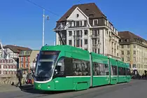 Be 4/6 Flexity 6004, auf der Linie 15, überquert die Mittlere Rheinbrücke. Die Aufnahme stammt vom 26.02.2019.
