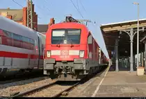 182 006 (Siemens ES64U2) von DB Regio Nordost als IRE 4272 (IRE 1) von Berlin Ostbahnhof nach Hamburg Hbf steht im Bahnhof Stendal auf Gleis 2.
[7.8.2018 | 17:58 Uhr]