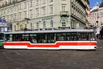 DPMB Vario LFR.E 1598 am 29.September 2018 bei der Haltestelle Hlavni nadrazi.