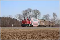 Die Reihe 1700 hilft immer wieder vor den Doppelstockzügen aus. 
An diesem strahlenden 28.02.2019 donnert Sie mit einem davon und einigen Güterwagen über die Ebene bei Lieboch. 
