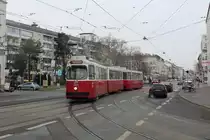 Wien Wiener Linien SL 30 (E2 4071 (SGP 1987) + c5 1471 (Bombardier-Rotax 1986)) XXI, Floridsdorf, Brünner Straße / Floridsdorfer Markt / Peitlgasse am 13. Feber / Februar 2019. - Auf dem Bild biegt der Zug in die Peitlgasse, um in den Straßenbahnbetriebsbahnhof Floridsdorf einzurücken.