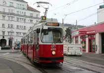 Wien Wiener Linien SL 30 (E2 4069 (SGP 1987) + c5 1469 (Bombardier-Rotax 1986)) XXI, Floridsdorf, Großjedlersdorf, Peitlgasse am 13. Feber / Februar 2019.
