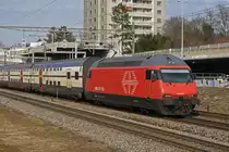 Re 460 008-6 fährt Richtung Bahnhof Muttenz. Die Aufnahme stammt vom 19.02.2019.