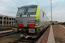 Am 02.08.2017 stand Re 475 406, noch ohne Beklebung, zusammen mit der Re 475 407 abgestellt auf dem südlichen Stumpfgleis von Bahnsteig 2/3 im Badischen Bahnhof von Basel und warteten auf ihre Weiterfahrt nach Spiez.