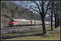 363-011 mit Güterzug in Borovnica am 14.02.2019.