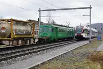 Swiss Rail Traffic (SRT)
Güterverkehr ab und nach Rekingen via RBL.
Makies-Triebwagen BDe 576 059, ehemals SOB, im Dienste von SRT.
Anlässlich einer Zugskreuzung mit der S Bahn 36 Bülach - Waldshut bestehend aus dem GTW RABe 520 012-1 in Bad Zurzach am 1. März 2019.
Foto: Walter Ruetsch