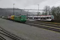 Swiss Rail Traffic (SRT)
Güterverkehr ab und nach Rekingen via RBL.
Makies-Triebwagen BDe 576 059, ehemals SOB, im Dienste von SRT.
Anlässlich einer Begegnung mit der S Bahn 36 Bülach - Waldshut bestehend aus dem GTW RABe 520 012-1 in Rekingen am 1. März 2019.
Bildausschnitt Fotoshop.
Foto: Walter Ruetsch