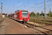 425 008-0 der S-Bahn Mittelelbe (DB Regio Südost) als S 39052 (S1) von Schönebeck-Bad Salzelmen nach Wittenberge verlässt den Bahnhof Stendal auf Gleis 3.
[7.8.2018 | 18:02 Uhr]