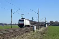 Macquarie Eurepean Rail E 186 139, vermietet an ITL, mit Autotransportzug in Richtung Minden (bei Stadthagen, 27.02.19).