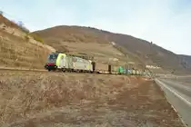 BLS Cargo 486 510-1 mit KLV Zug auf der Rechten Rheinstrecke am 23.02.19 zwischen Assmanshausen und Lorch