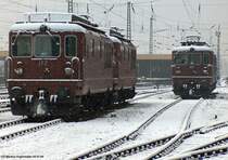BLS Cargo Re 4/4 177  Zweisimmen  Re 4/4 167  Ausserberg  und Re 4/4 187  Mund  Re 4/4 169  B�nigen  abgestellt am 02.01.04 in Basel Bad Bf