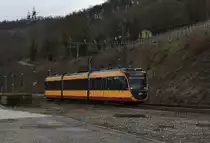 Da kommt mir am Samstag den 9.3.2019 der AVG Triebwagen 928 als S41 nach Heilbronn vor die Linse in Neckarzimmern und der Tf grüßt unter lautem Hupen den Fotografen, der hier nun leise erwiedert. 