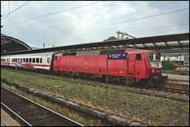120 142 steht am Zugschluss des InterCity 2229 von Hamburg Altona nach N�rnberg. Aufgenommen ab Abend des 27.05.07 in Hagen.