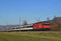 Re 460 055-7 fährt Richtung Bahnhof Sissach. Die Aufnahme stammt vom 27.02.2019.