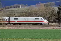 Bahn im Markgräfler Land. ICE 1  Gelsenkirchen  mit Triebkopf 410 010-4 auf dem Weg ins für ICE gefährliche Pflaster Basel. Müllheim, März 2019.