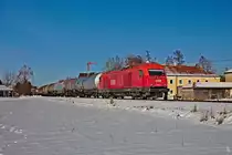 Der Güterzug hat im Bahnhof Mauerkirchen gehalten, um die Kreuzung mit dem REX 5865 abzuwarten. Hier im Bild die Ausfahrt aus dem Bahnhof Mauerkirchen. (08.02.2019)