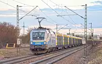 182 912-6 fährt mit einem Schnittholzzug in Plattling vorbei.Bild 18.3.2019