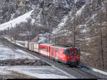 MGB Deh 4/4 54 (ex FO) mit einem Güterzug Zermatt - Visp am 16. März 2019 bei Randa.<br>
Der Deh diente als Ersatz, weil keine HGe 4/4 II verfügbar war. Der ABt musste als Kupplungswagen mitgeführt werden, weil die Pendelzüge innerhalb der Komposition mit halbautomatischer +GF+-Kupplung verbunden sind. So entsteht der Eindruck eines GmP.