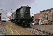 E 95 02 des Verkehrsmuseums Dresden, betreut durch die Traditionsgemeinschaft Bw Halle P e.V., steht anlässlich des Sommerfests des DB Museums Halle (Saale) unter dem Motto  Diesellokomotiven der ehemaligen DR  auf dem Gelände der DB Werkstatt Halle (Saale).
[25.8.2018 | 13:51 Uhr]