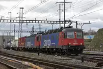 Doppeltraktion, mit den Loks 620 079-4 und 620 074-5, durchfährt den Bahnhof Pratteln. Die Aufnahme stammt vom 05.03.2019.
