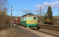 122 049-0 zu sehen am 18.03.19 mit einem Kohlezug in Želenice n.Bílinou.