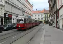 Wien Wiener Linien SL 49 (E1 4549 + c4 1359 (Bombardier-Rotax 1975 bzw. 1976)) VII, Neubau, Siebensterngasse am 11. Feber / Februar 2019.