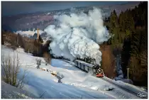 Winterdampf im Erzgebirge - 99 1773 fährt nahe der tschechischen Grenze, dem Pöhlbach entlang, in Richtung Unterwiesenthal.
31_01_2019