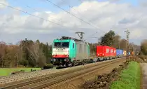 186 207 von der Rurtalbahn-Cargo kommt aus Richtung Aachen-West und fährt die Gemmenicher-Rampe hoch mit einem langen KLV-Containerzug aus Frankfurt-Höchstadt am Main(D) nach Genk-Goederen(B). 
Aufgenommen an der Montzenroute am Gemmenicher-Weg. 
Bei Sonne und Regenwolken am Mittag vom 8.3.2019.