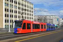 Be 6/8 Combino FC Basel, auf der Linie 14, überquert die Dreirosenbrücke. Die Aufnahme stammt vom 13.03.2019.