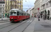 Wien Wiener Linien SL 49 (E1 4554 + c4 1351 (beide: Bombardier-Rotax, vorm. Lohnerwerke, 1976)) VII, Neubau, Siebensterngasse / Siebensternplatz / Kirchengasse am 11. Feber / Februar 2019.