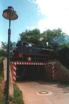 99 4801 mit ihrem Zug auf der Br�cke in Lauterbach Mole.
Datum: 16.07.1999 