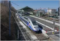 Der TGV 6501  Paris-Alpes  von Paris Gare de Lyon (ab 7:11) ist am Ziel in Evian-les-Bains (an 11:21) eingetroffen. Bis zur Rückfahrt um 13:14 bleibt der TGV 287 mit den Triebköpfen 93 87 0029 173-6 (im Bild) und 93 87 0029 174-4 (Seite Paris) hier stehen. 

23. März 2019