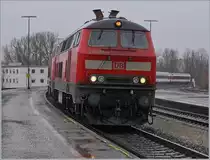 Die V 218 498-4 und 420-8 erreichen mit dem EC 194 Kempten im Allgäu. Die Bildgestaltung des sich selbst verdeckenden Zugs war von mir so geplant. 
15. März 2019