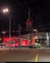 BERNMOBIL historique an der Museumsnacht Bern am 22. März 2019. Im Viertelstundentakt pendelten drei historische Tramzüge zwischen Bahnhof und Guisanplatz.<br>
Standardtram Be 4/4 621 der zweiten Serie mit dem B 337 am Bahnhof. Dahinter die aus Anlass der Museumsnacht beleuchtete Heiliggeistkirche.