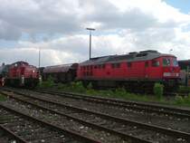 Am 25.05.2005 stehen 294 716 mit der �bergabe nach Hirschau und 232 403 mit einem G�terzug nach N�rnberg in amberg nebeneinander.
