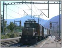 Auch das Krokodil Ge 6/6 I 414 ist wieder unterwegs mit dem ValserwasserExpress nach Ilanz. (Ems Werk 20.06.2007)