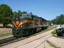 Lok der Grand Canyon Railroad beim Rangieren 