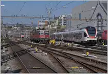 Der SBB RABe 523 028 erreicht als S5 24529 von Grandson kommend sein Ziel Lausanne. Soweit das  Hauptmotiv  auf den ersten Blick, doch der Grund hier auf den Auslöser zu drücken, war die Vielzahl weiterer Züge und Loks, sogar ein  Traverso  ist zu erkennen.
31. März 2019