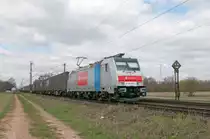 Railpool/Crossrail 186 187 mit einem Containerzug am 29.03.2019 bei Bischofsheim.