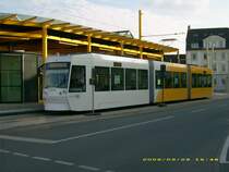 Triebwagen 201 des Typs NGT8G (Niederflurgelenktriebwagen mit 8 Achsen f�r Gera) an der Endhaltestelle Zw�tzen