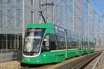 Wegen Bauarbeiten am Bahnhof SBB werden diverse Linien umgeleitet oder verlängert. Hier fährt der Be 6/8 Flexity 5035, auf der Linie 1, zur Haltestelle Peter Merian. Die Aufnahme stammt vom 30.03.2019.